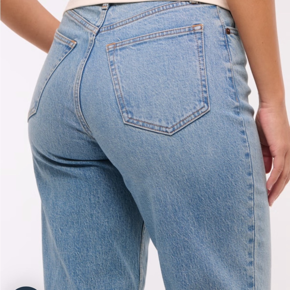 Abercrombie & Fitch Light Blue Women’s 90s Ultra High Rise Curve Love Jeans